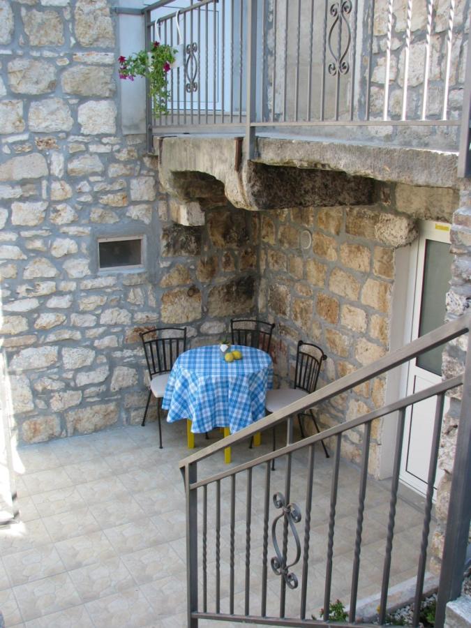Apartments And Room Lemon Vis Dış mekan fotoğraf