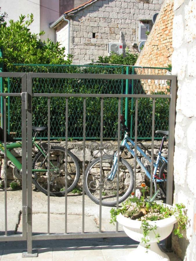 Apartments And Room Lemon Vis Dış mekan fotoğraf