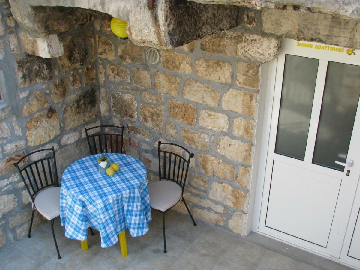 Apartments And Room Lemon Vis Dış mekan fotoğraf