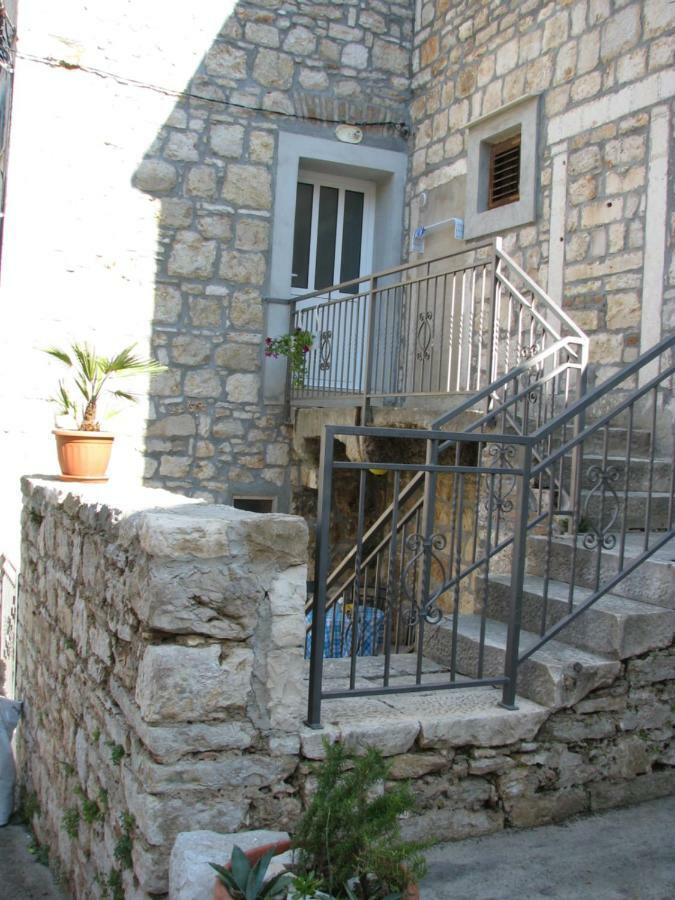 Apartments And Room Lemon Vis Dış mekan fotoğraf