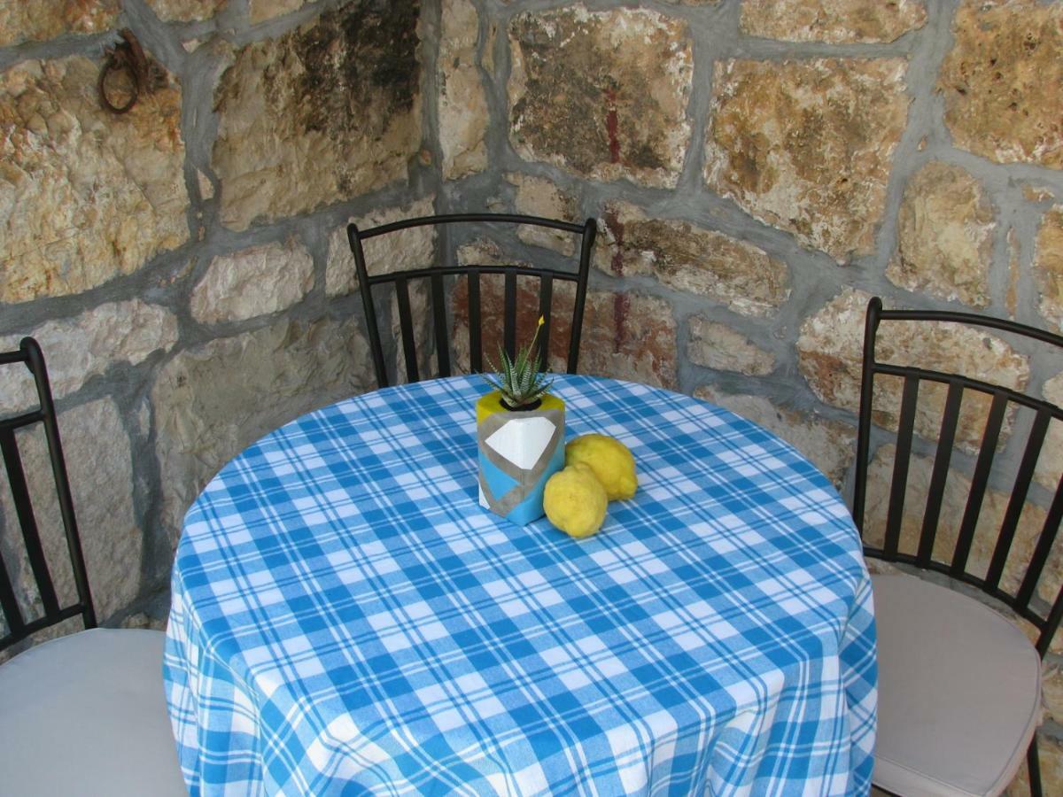 Apartments And Room Lemon Vis Dış mekan fotoğraf