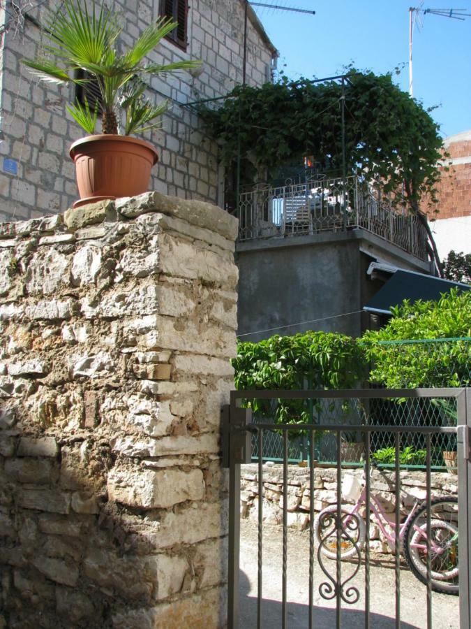 Apartments And Room Lemon Vis Dış mekan fotoğraf