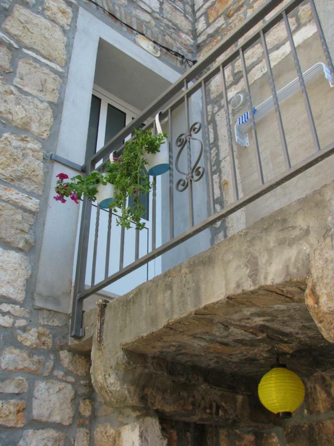 Apartments And Room Lemon Vis Dış mekan fotoğraf