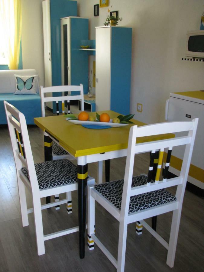 Apartments And Room Lemon Vis Dış mekan fotoğraf
